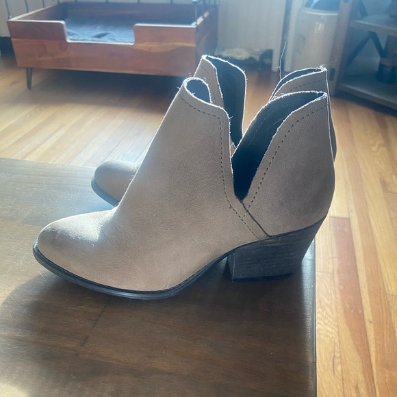 Women Steve Madden Adelphie light brown leather booties size 6 - Picture 2 of 4